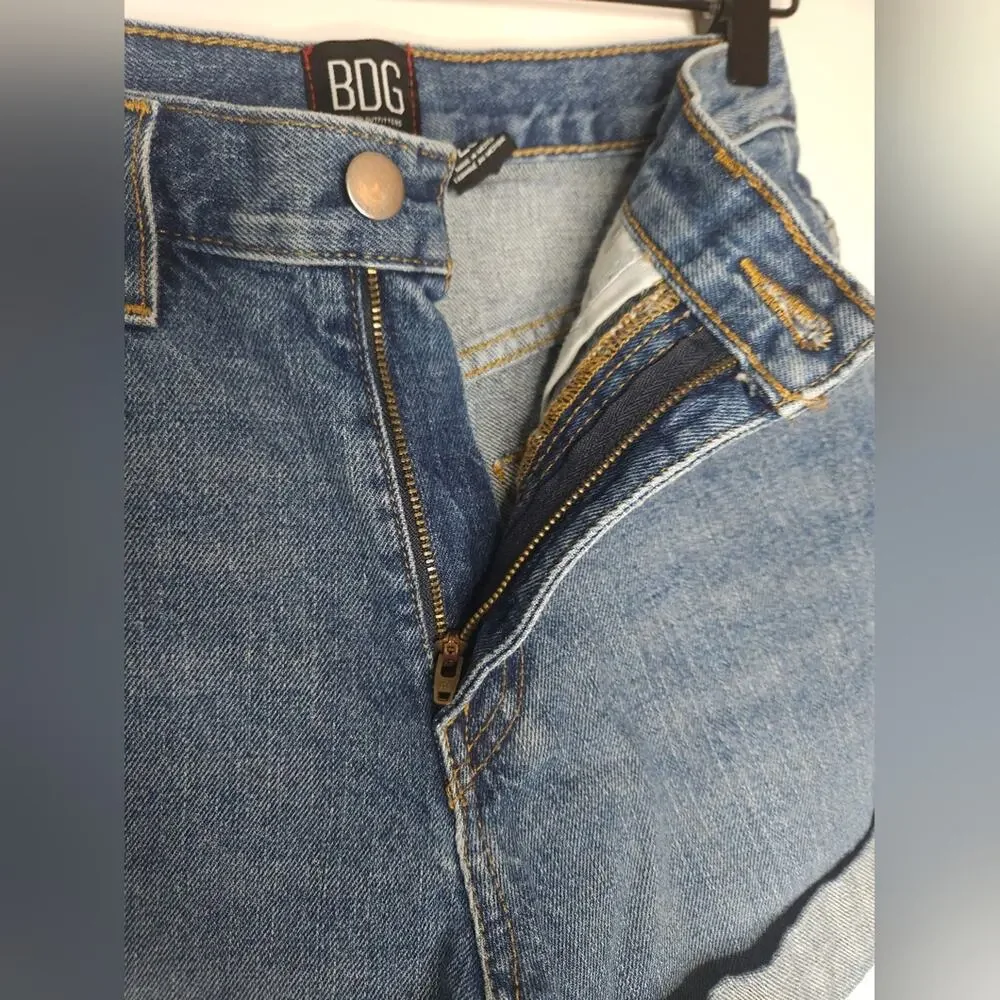 Urban Outfitters BDG Women's Blue Denim Shorts Mom High rise Short - Picture 2 of 6